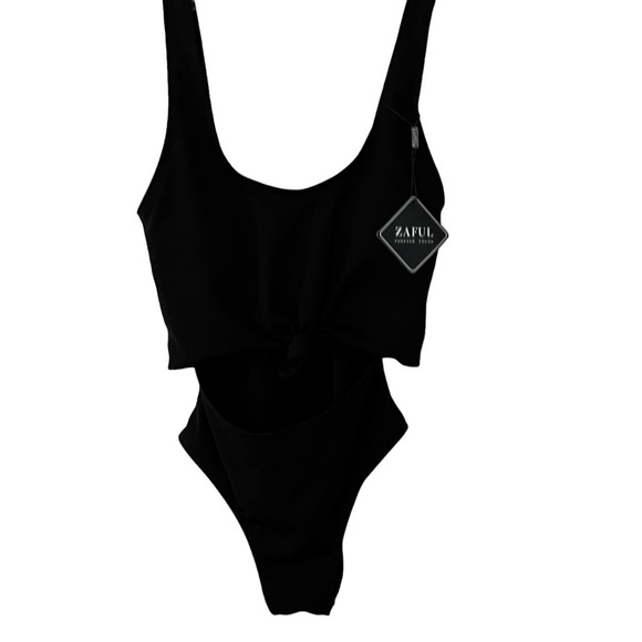Zaful NWT Bodysuit with cut out middle Black women’s size 4 goth sexy - Picture 1 of 16